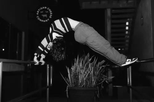 Chloe Reynolds performing a parkour jump on location